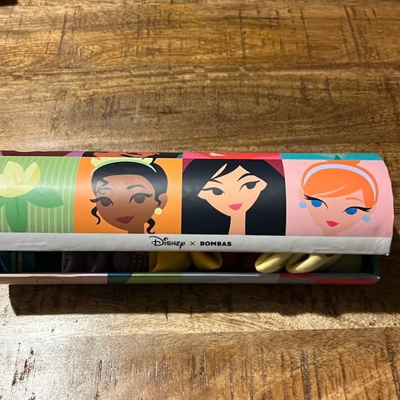 NWT Adorable Baby Disney Bombas 6 pair set in magnetic gift box - Picture 2 of 11